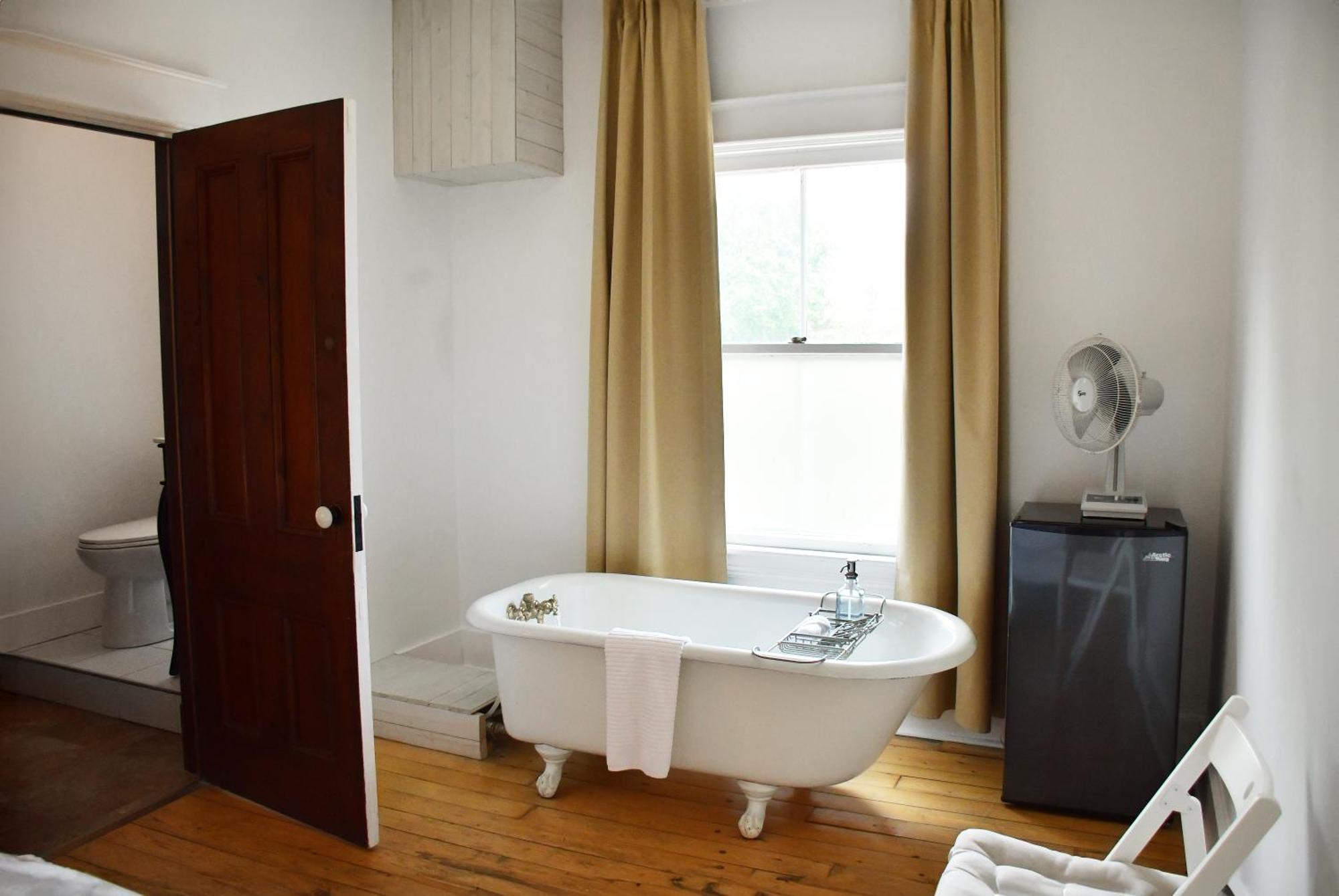 Hotel Du Vieux Port By Bower Boutique Hotels Shediac Rom bilde